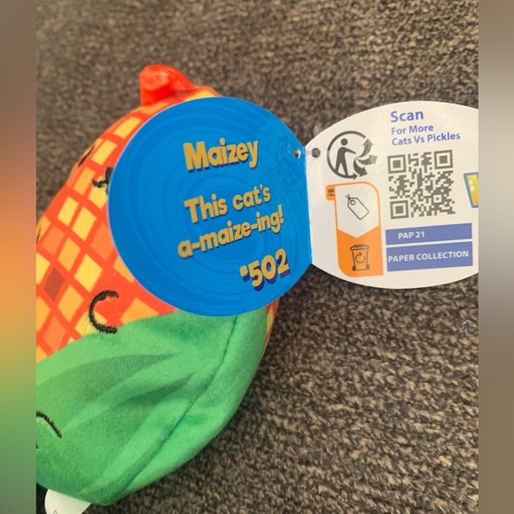 Cats vs Pickles NWT Set of one cat/one pickle - Picture 3 of 3